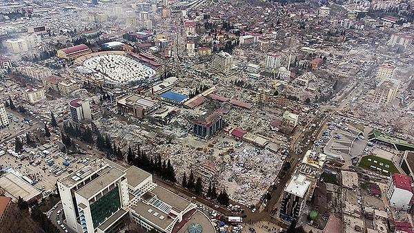 Türkiye 6 Şubat sabahına büyük bir felaketle uyandı. Merkez üssü Kahramanmaraş'ın Pazarcık ilçesi olan 7.7 büyüklüğündeki deprem 10 ilde yıkıcı sonuçlara neden oldu.