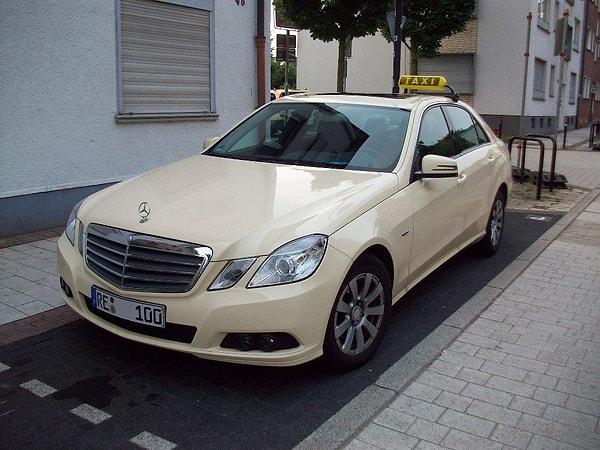 2. Almanya'da neredeyse tüm taksiler Mercedes-Benz'dir.