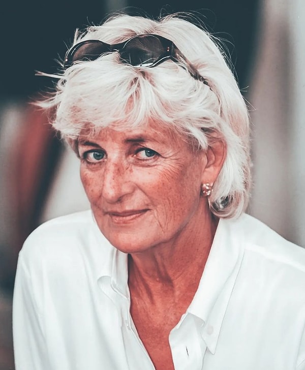 Так, по мнению ИИ и художника, Диана выглядела бы сейчас: