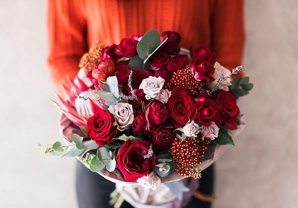 Sevgiliniz size çiçek yerine çilek alsa tepkiniz ne olurdu?