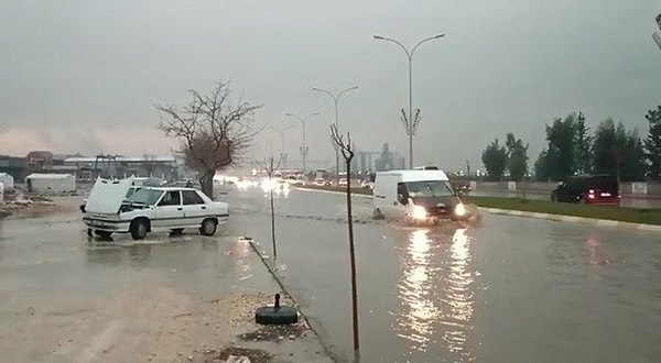 Deprem felaketinin ardından geçtiğimiz gün ise deprem bölgesinde etkili olan şiddetli yağış can kayıplarına yol açtı.