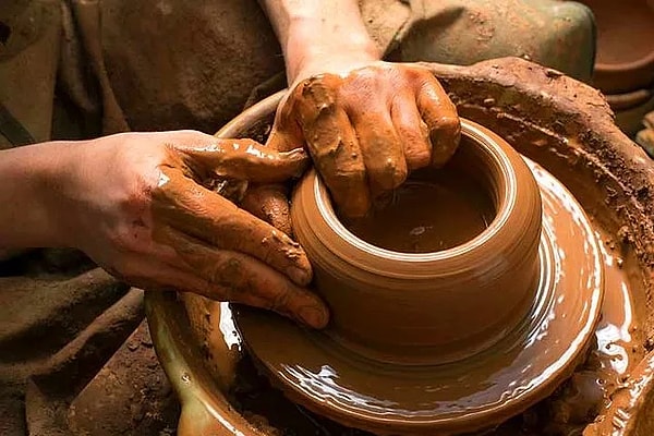 6. Pottery that reveal the artist in you...