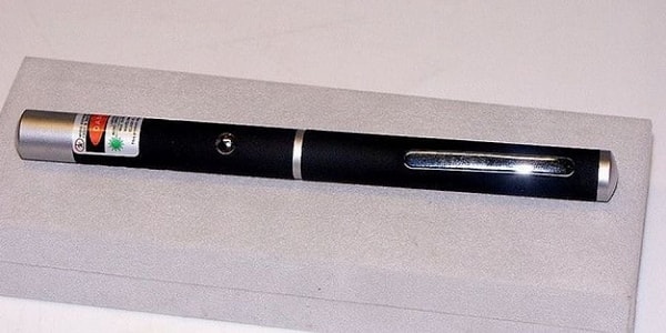 5. Ünlü alışveriş sitesi E-bay'de satılan ilk eşya, kırık bir lazer kalemdi.