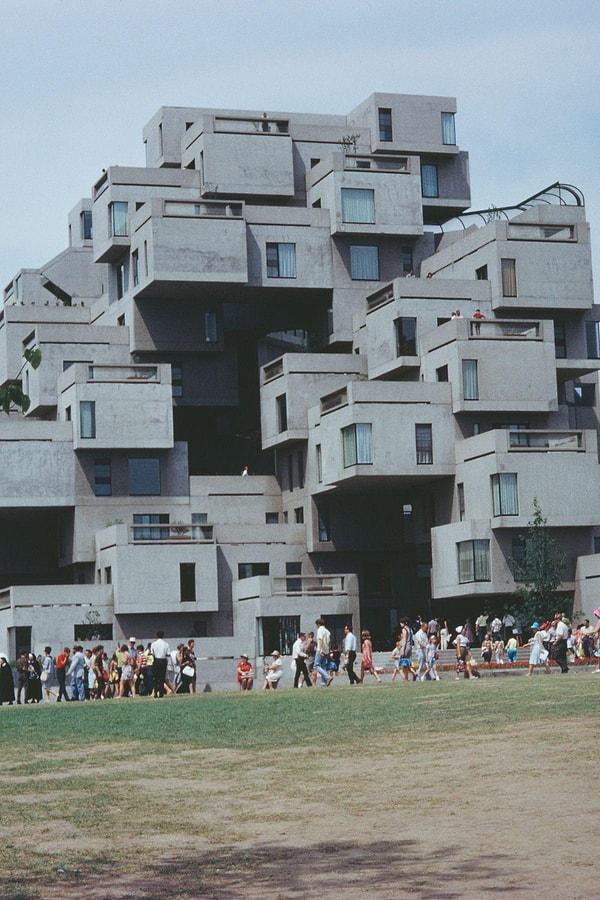 7. İsrail-Kanadalı mimar Moshe Safdie'nin tasarladığı ve Expo 67 Dünya Fuarında insanlara sergilenen Habitat 67 isimli modüler yaşam alanı. (1967)