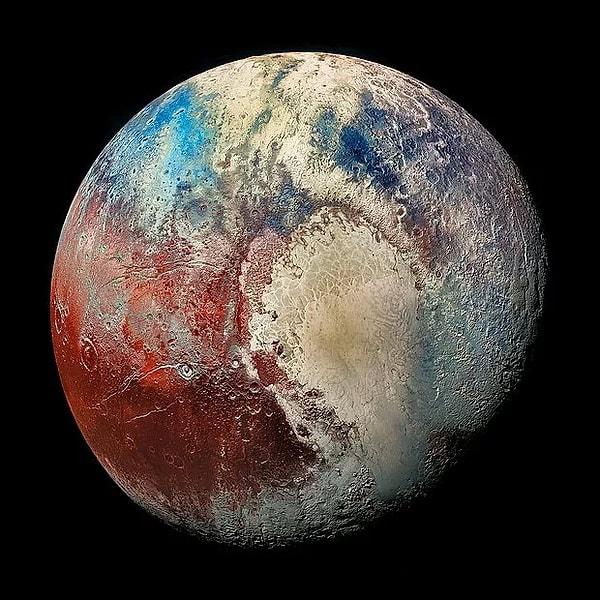Son kriteri karşılamadığı için Plüton'u bir cüce gezegen olarak yeniden kategorize etmek için oy kullandı.