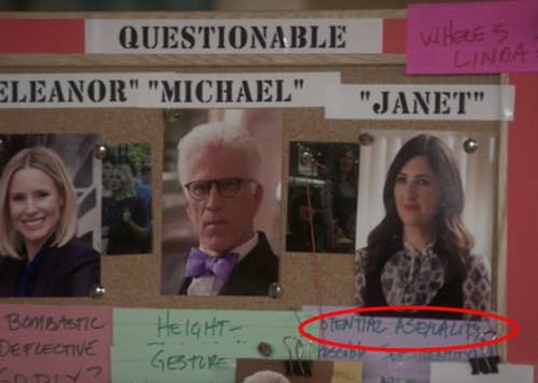 8. The Good Place dizisinde Simone'un soruşturma tahtasında Janet'in özelliklerinden biri olarak 'aseksüel' yazılmış.