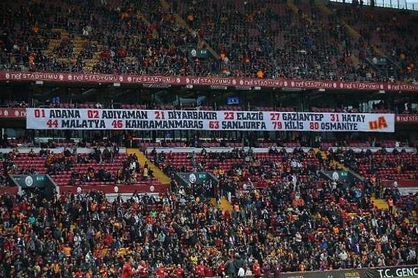 Kahramanmaraş merkezli yaşanan depremler sonrasında Süper Lig’de oynanan birçok maçta ‘hükümet istifa’ sloganları atılmıştı. Galatasaray’ın, Kasımpaşa ile oynadığı maçta da tribünlerden ‘hükümet istifa’ sesleri yükselmişti. Protestoya katılan Galatasaray taraftarları için soruşturma başlatıldı.