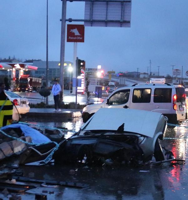 Kaza, akşam saatlerinde Nevşehir- Aksaray yolunun 3'üncü kilometresi Terminal kavşağında meydana geldi.
