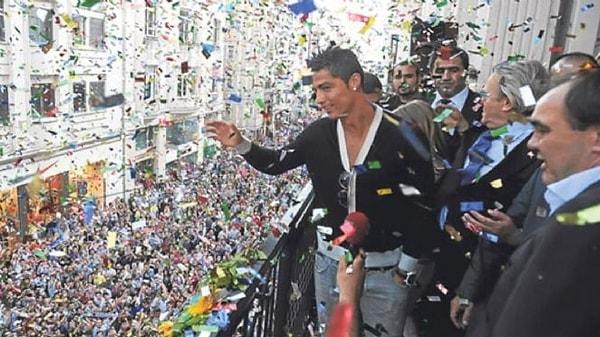 AVM'nin 2011 yılındaki açılış törenine dünyaca ünlü futbolcu Cristiano Ronaldo da gelmiş ve izdiham yaşanmıştı.