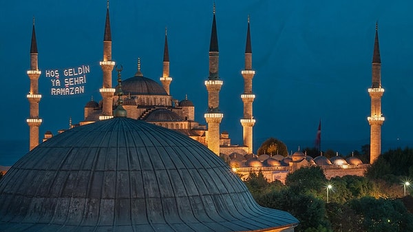 Ramazan ayının ilk günü 23 Mart Perşembe günü, yılın ilk orucu tutulacak. Oruç tutmak isteyen vatandaşlar iftar saatlerine dair araştırmalarına başladı.