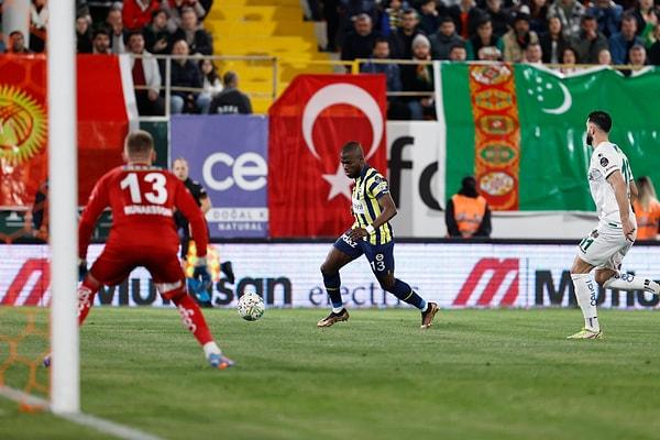 Hazırlık maçının tüm gelirleri ise deprem bölgesine bağışlanacak. Fenerbahçe'de milli takımda yer alan 6 futbolcu Zenit maçında sahada olmayacak.