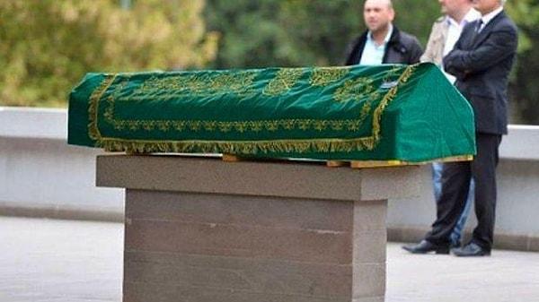2. "En yakın arkadaşının cenazesinin arifesinde, arkadaşının karısıyla birlikte olduğunu öğrendim! Onu hemen o anda terk etmeliydim!”