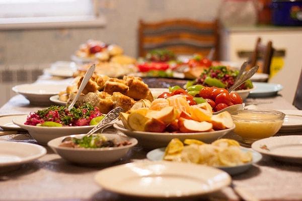 Sağlık Bakanlığı, Ramazan ayında yeterli ve dengeli beslenmenin sürdürülebilmesi için internet sitesinde bazı önerilerde bulundu.