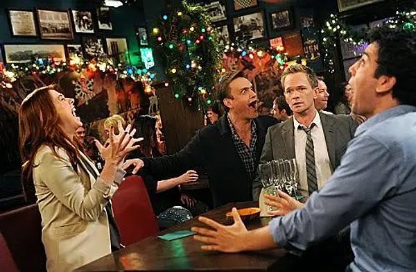 Хотя сериал начался с поисков настоящей любви Теда Мосби, остальные персонажи со временем приобрели совершенно другие измерения. Ведущие актеры  настолько интегрировались со своими персонажами, что, хотя прошли годы, их по-прежнему помнят по персонажам "Как я встретил вашу маму", а не по другим ролям.