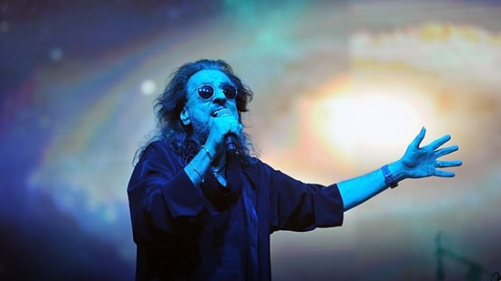 Sesine Ayrı Şarkılarına Ayrı Aşık Olacağınız İlhan İrem'in Unutulmaz 19 Şarkısı