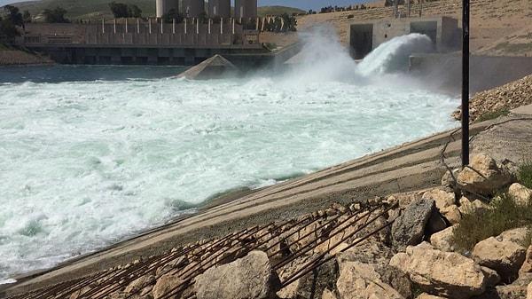 Irak'ın en büyük barajı, Orta Doğu'nun ise dördüncü büyük barajı olan Musul Barajı 12 milyar metreküp su tutuyor.