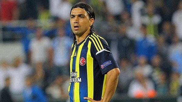 7. Fenerbahçe ve Beşiktaş'ın birbirine girdiği transfer yarışının öznesi olan Mehmet Topuz 32 yaşında oynayacak takım bulamadığı için futbolu bıraktı.