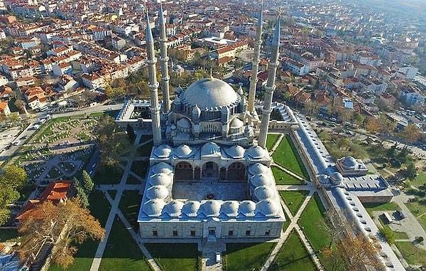 Who is the Architect of Selimiye Mosque?