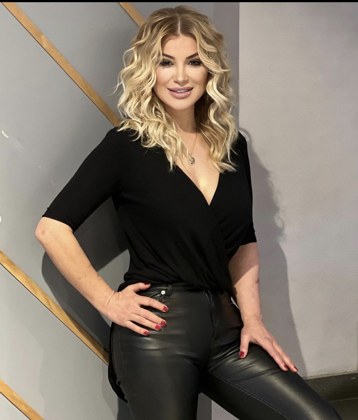 Songül Karlı'nın Yıllar Önceki Estetiksiz Haliyle Son Halini Görünce ...