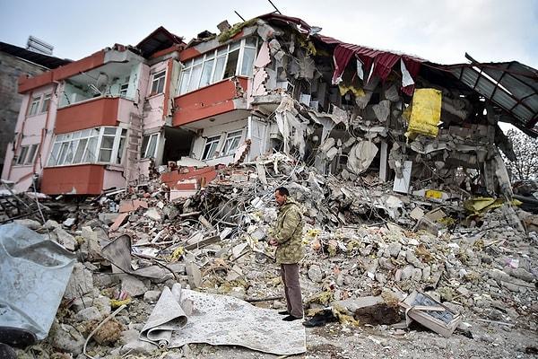 6 Şubat'ta yaşanan deprem felaketi tüm Türkiye'yi derinden etkiledi.