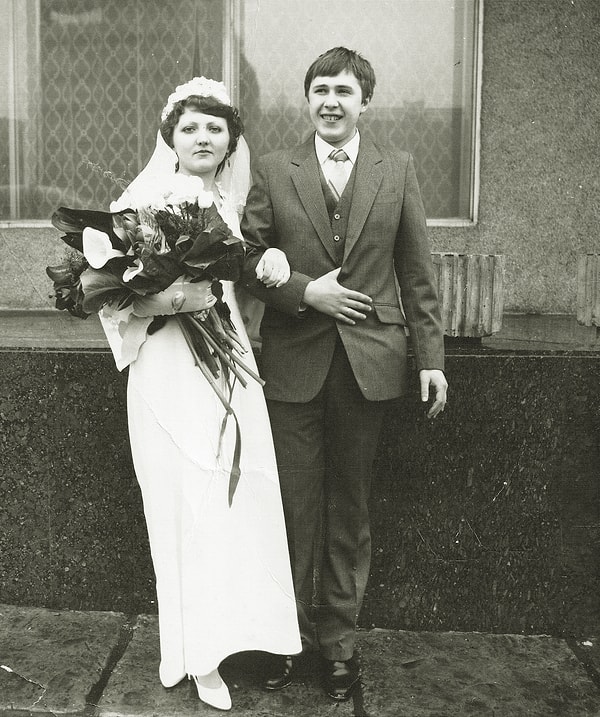 5. Приобрели широкое распространение и «комсомольские» свадьбы. Если в брак вступали два комсомольца, то молодожены получали дотацию от ВЛКСМ (Всесоюзный ленинский коммунистический союз молодежи).