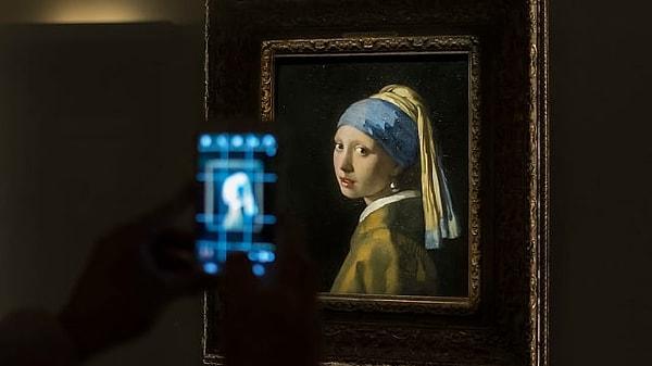 7. Johannes Vermeer'in ünlü tablosu İnci Küpeli Kız'ın orijinal adı bunlardan hangisidir?