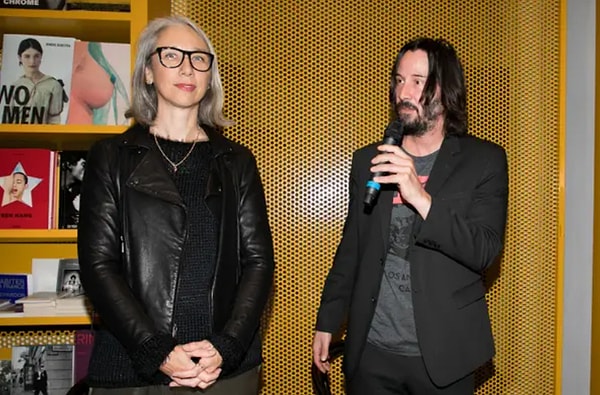 В 2011 году они вместе работали над книгой Киану «Ода счастью»