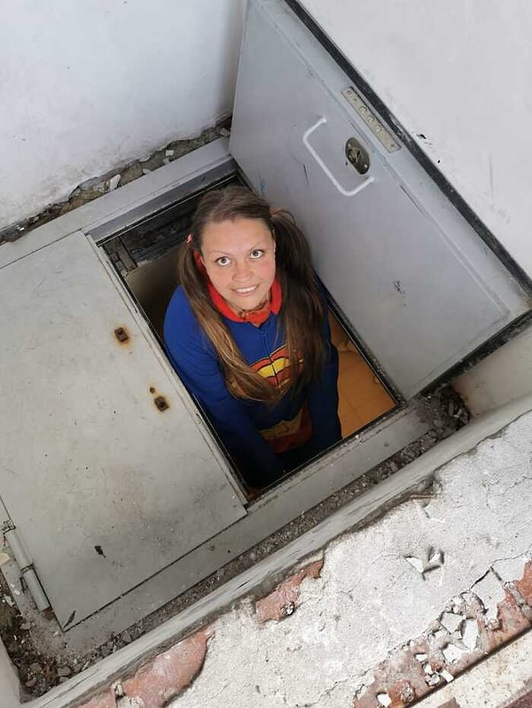 1. Эта девушка – Кнопка, и она – больничный клоун!