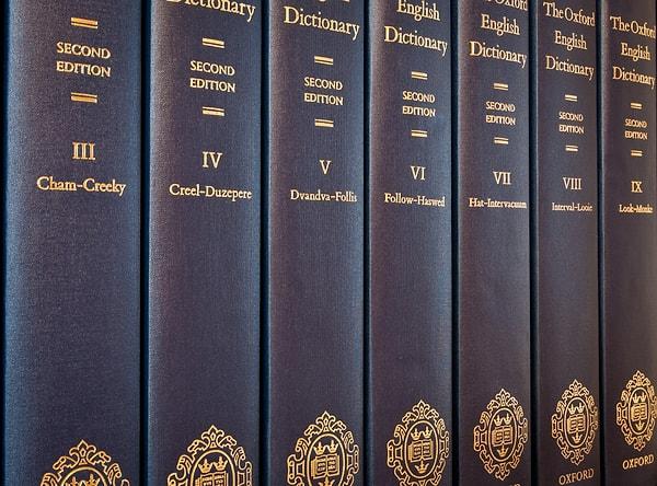 1. İlk Oxford İngilizce Sözlüğünü hazırlayan editörlerin ant (karınca) kelimesine ulaşmaları 5 senelerini almıştır.