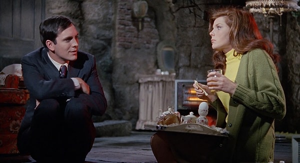 1. Что коллекционировал главный герой романа «Коллекционер» Фаулза?