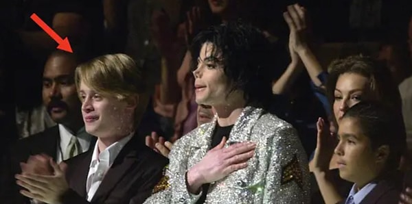 «Он был маленьким, и ему приходилось принимать такой уровень славы как реальность». Маколей достиг невероятных высот известности в очень молодом возрасте, настолько, что одним из его лучших друзей был Майкл Джексон