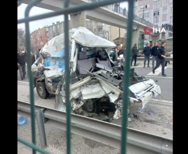 Silivri'de cezaevi personelini taşıyan servis aracının kontrolden çıkarak 5 araca çarptığı kazada 1'i ağır 28 kişi yaralandı.