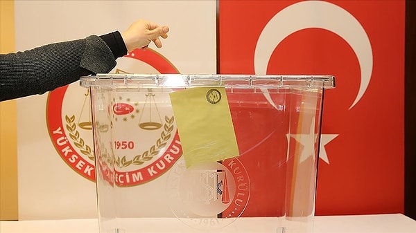 İçişleri Bakanı Süleyman Soylu daha önce, 14 Mayıs'ta yapılacak seçimlerde oy kullanabilecek Suriyeli sayısının 126 bin olduğu bilgisini paylaşmıştı.