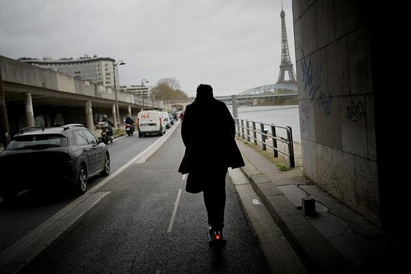 Fransa'nın başkentinde Pazar günü yapılan referandumda e-scooter'ların yasaklanmasını isteyenlerin oranı yüzde 90 oldu.