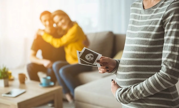 Шанна первой узнала, что первоначальный перенос не удался, когда результаты анализов оказались отрицательными. Она дождалась, пока Кэтрин все расскажут, прежде чем отправить ей утешительное сообщение