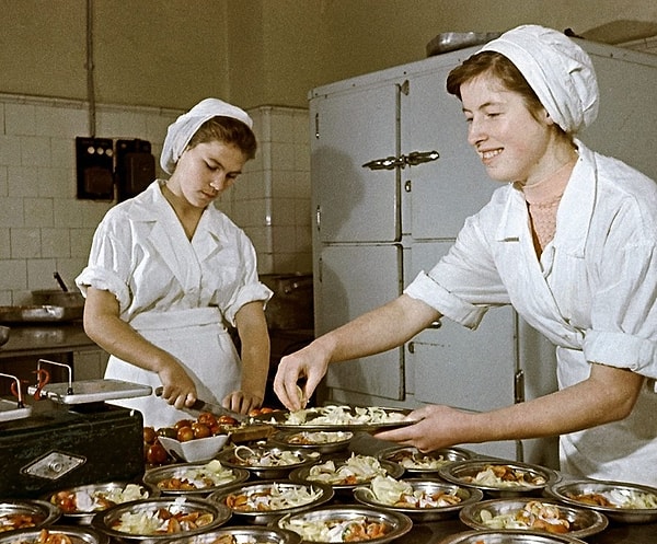 Можно было купить обед в столовой