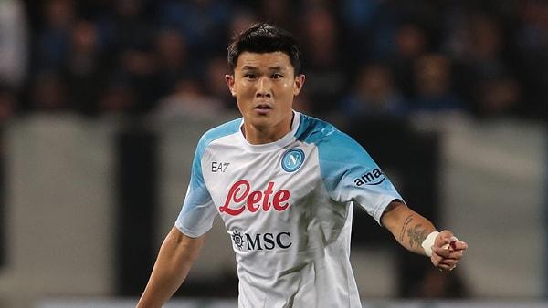 18 milyon euroya Napoli'ye transfer olan Güney Koreli stoperin şimdiki durağının Liverpool olacağı iddia ediliyor. Napoli'de takımın Serie A'da şampiyonluk yolundaki önemli isimlerinden biri olan Kim Min-Jae tüm dikkatleri üstüne çekmişti.