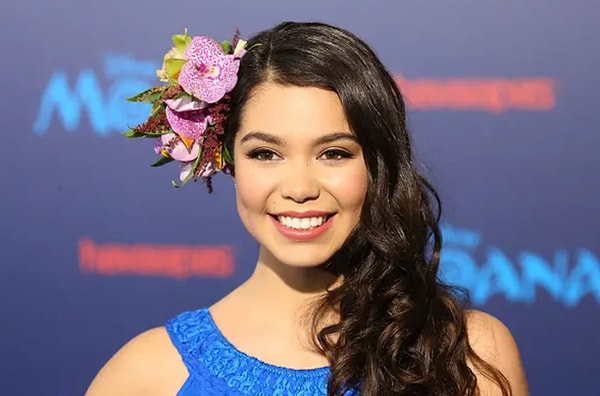 Неизвестно, вернется ли Аулии Кравалью, озвучившая Моану, чтобы повторить свою роль. Тем не менее, она будет выступать в качестве исполнительного продюсера и написала об этом в своем Instagram*: «… об этом шептались годами! ✨ Моана оказала такое глубокое влияние на то, как мы думаем о принцессах Диснея. Ее настойчивость вдохновляет зрителей по всему миру, меня и всех, кто помог воплотить ее в жизнь. ❤️🙏🏼 Я с нетерпением жду возможности поделиться ее историей совершенно по-новому. Эо #Моана!! 🌀"