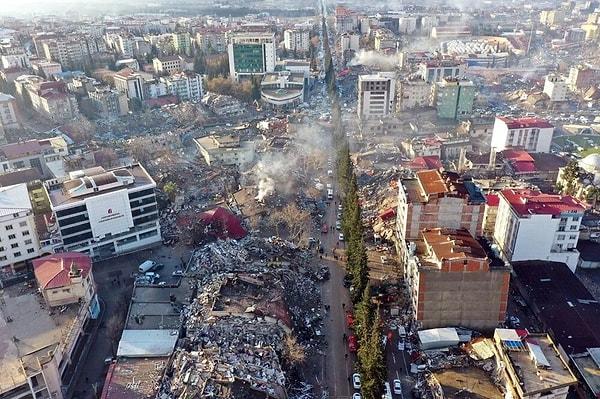 6 Şubat Pazartesi günü merkez üssü Kahramanmaraş Elbistan ve Pazarcık'ta iki büyük deprem meydana geldi.