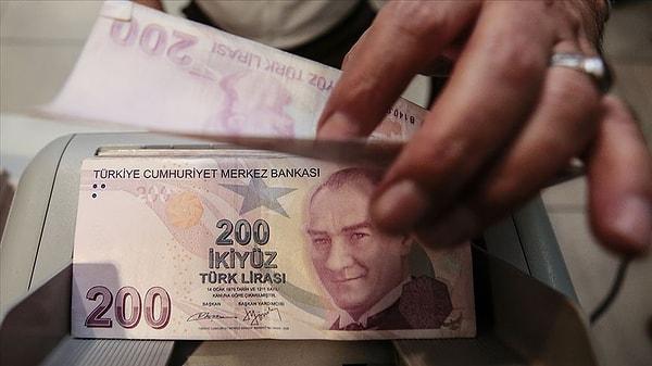 Türkiye'de kredi borçlanmaları geçen yıla göre TL cinsinden yüzde 53 oranında artış gösterdi.