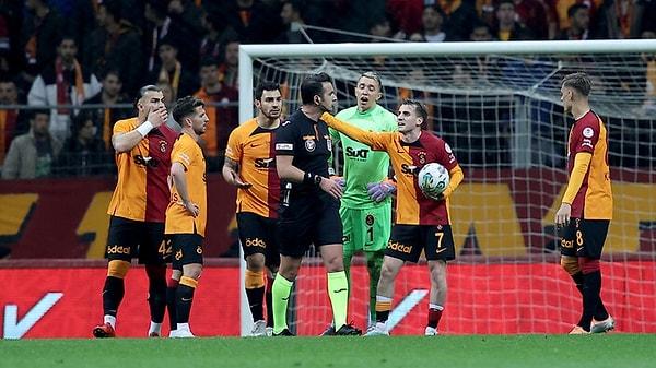 Galatasaray'ın 3-2 yenildiği Başakşehir maçının ardından sarı-kırmızılıların hakem yönetimine büyük isyanı oldu.