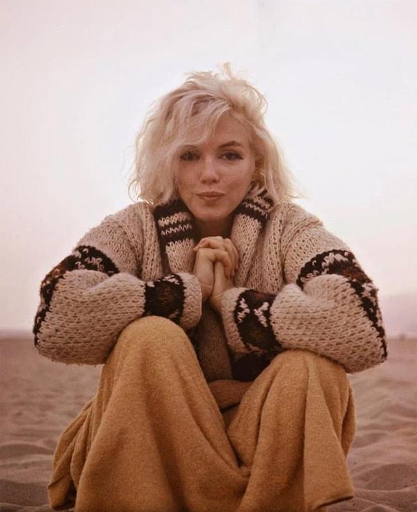 11. Marilyn Monroe'nun hayatını kaybetmeden önce çektirdiği son fotoğraflar arasından bir kare.