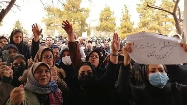 Olayların başladığı tarihten, 20 Mart'a kadar, en az bin 200 kız öğrenci, zehirlenmeye bağlı semptomlardan şikayet edip, hastanelere kaldırıldı. Bazı raporlar rakamı çok daha yüksek gösteriyor.