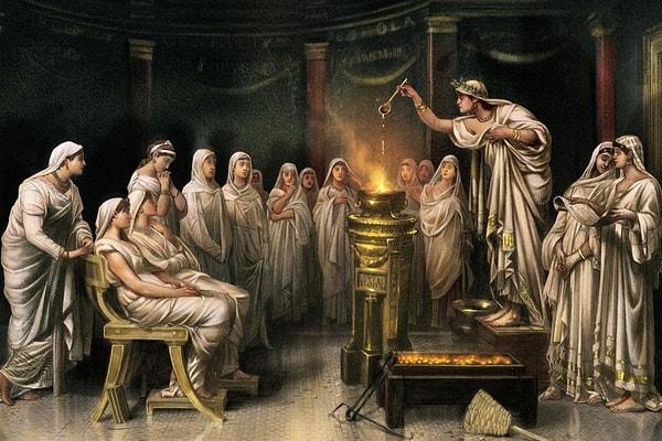 Antik Yunan toplumunda kadınlar, bazı dini roller üstlenebilirlerdi.