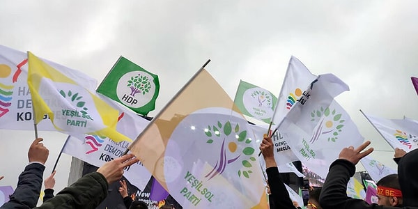 Yeşil Sol Parti, 81 ilde aday gösterilecek milletvekili adaylarının olduğu listeyi Yüksek Seçim Kurulu'na sundu.