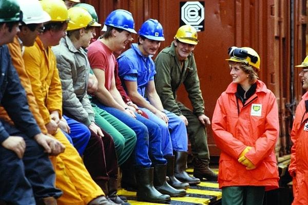 2. Prenses Diana, British Petroleum'un İskoçya kıyılarındaki 'Forties Charlie' petrol platformunu ziyaret ediyor. (3 Eylül 1985)