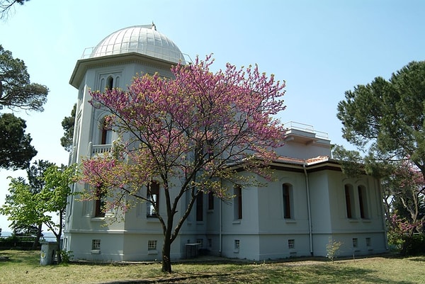 1895'te Rasathane-i Amire müdürlüğüne getirilir Salih Zeki ve kısa süre sonra Eğitim Bakanlığı'nda çalışmaya başlar. Bu sırada matematik ve astronomi dersleri vermeye devam eder ve Tevfik Fikret'in istifa etmesiyle 1910'da Mekteb-i Sultani'ye müdür olur.