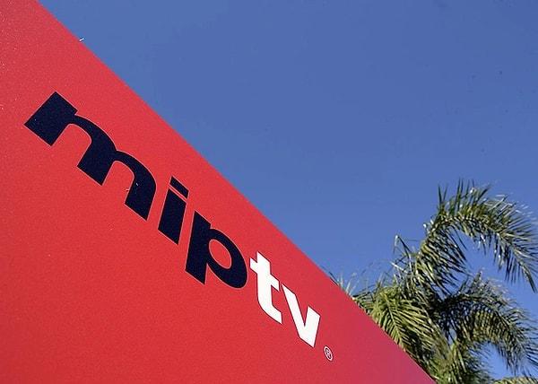 6. Türk televizyonları özellikle son birkaç yıldır Orta Doğu'nun yanı sıra Avrupa ve Amerika'dan da yoğun talep görüyor. Türk dizileri dünyanın dört bir yanına pazarlanmaya başlarken halihazırda ekranların en popüler dizilerinden 14 tanesi Cannes'daki içerik fuarı olan MIPTV'de tanıtılacak.