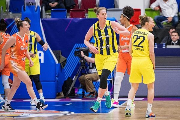 FIBA Kadınlar Avrupa Ligi yarı final karşılaşmasında Fenerbahçe Alagöz Holding, Beretta Famila Schio ile karşı karşıya geldi.