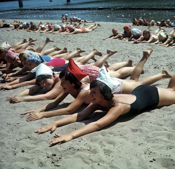 10. В настоящее время отношение к девушкам начинает изменяться.